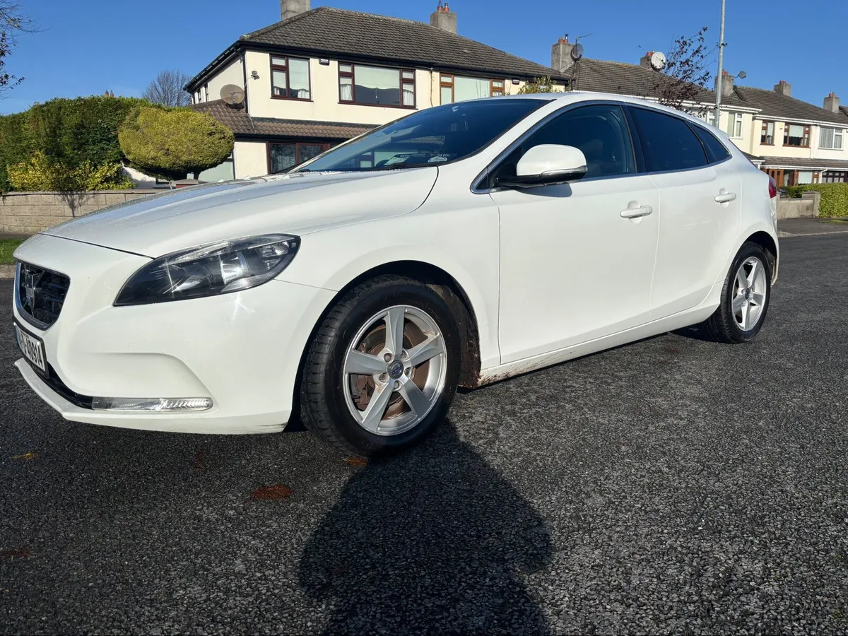 Volvo V40 2014 NCT 06/26 - Image 4