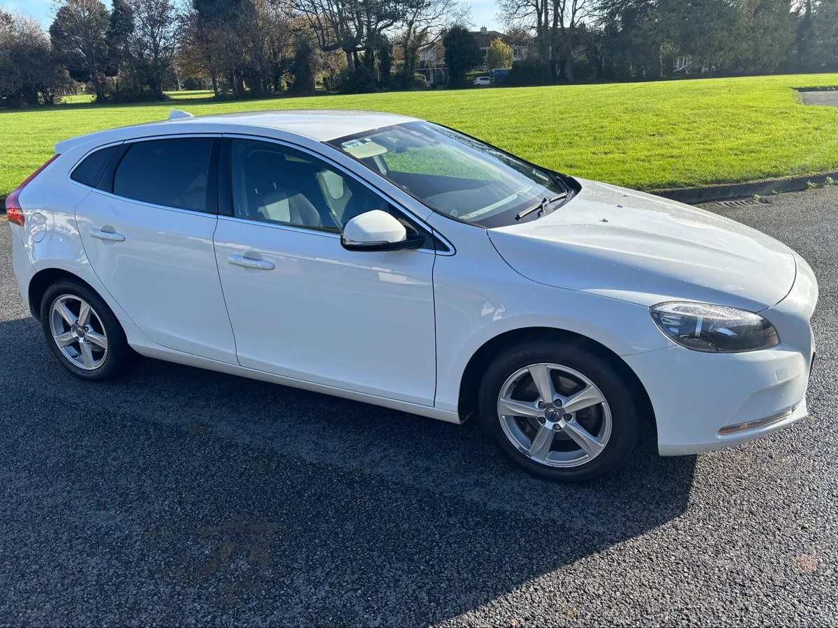 Volvo V40 2014 NCT 06/26 - Image 2