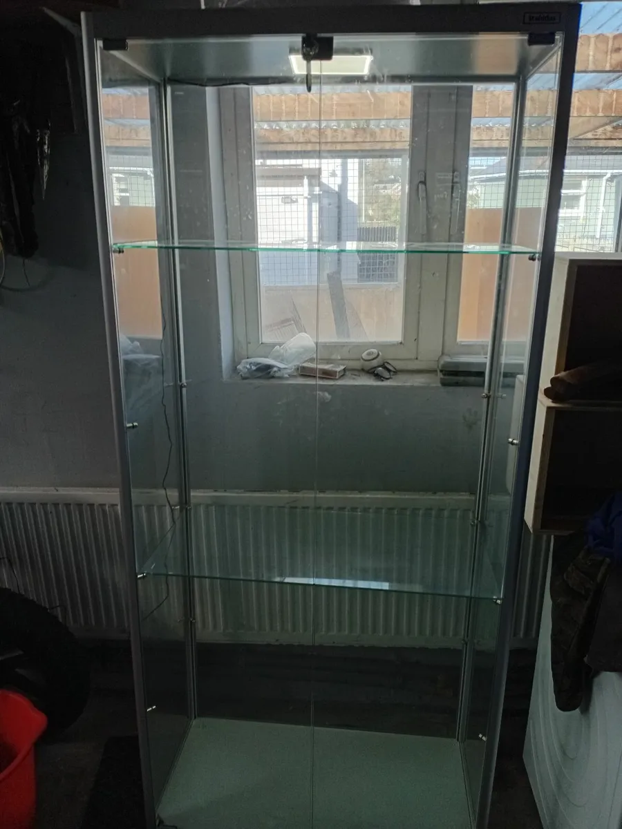 Glass display - Image 1