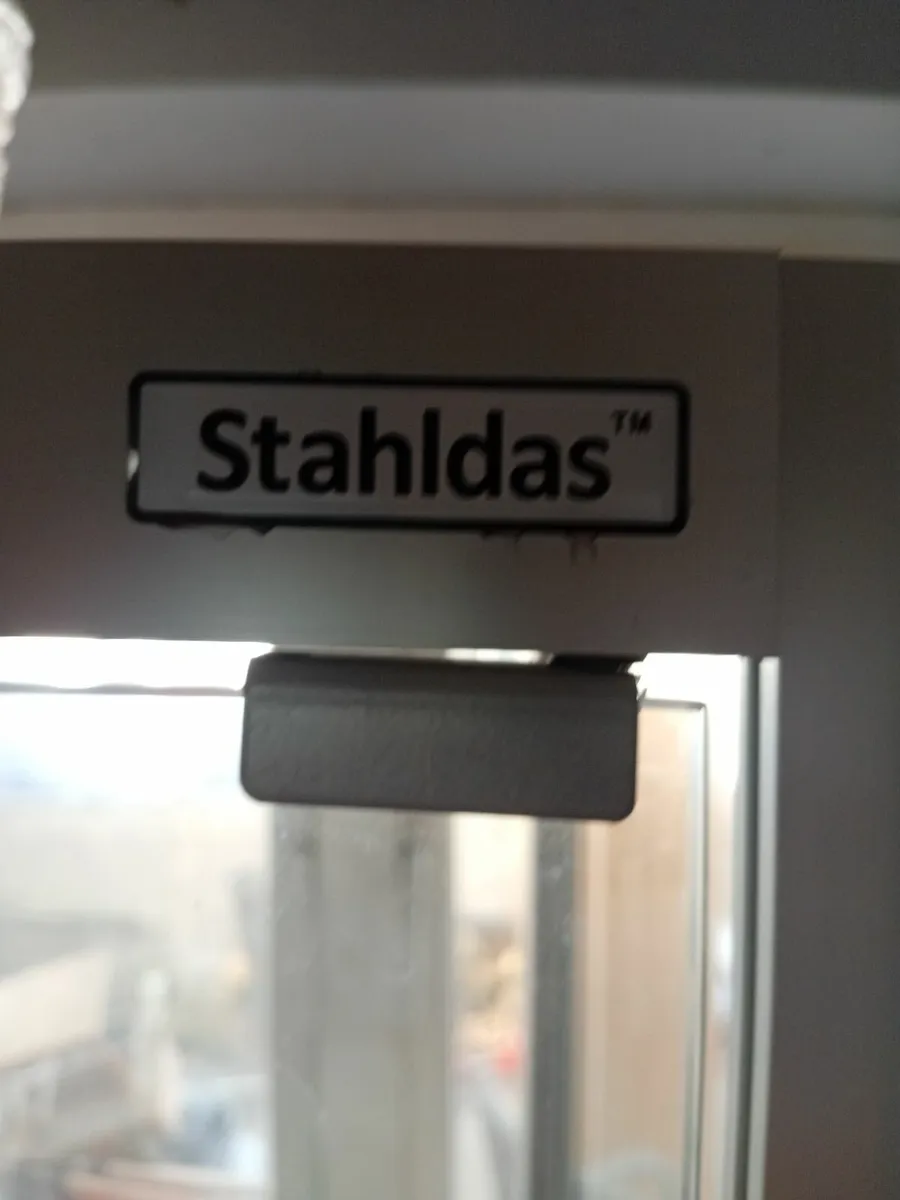 Glass display - Image 3