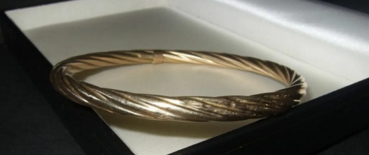 Vintage Hallmarked 9ct Gold Cable Bangle - Image 2