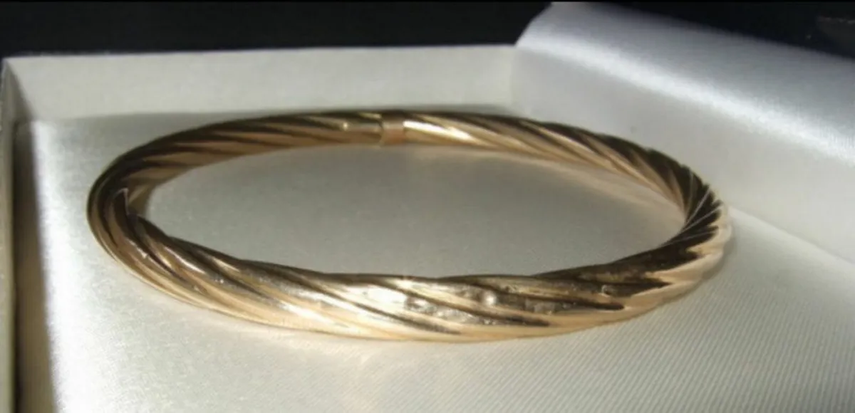 Vintage Hallmarked 9ct Gold Cable Bangle - Image 3