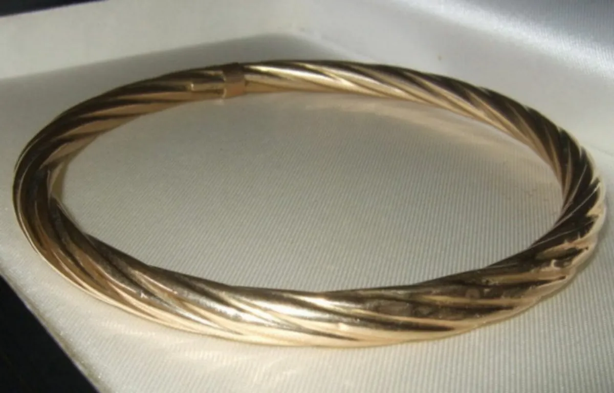 Vintage Hallmarked 9ct Gold Cable Bangle - Image 4