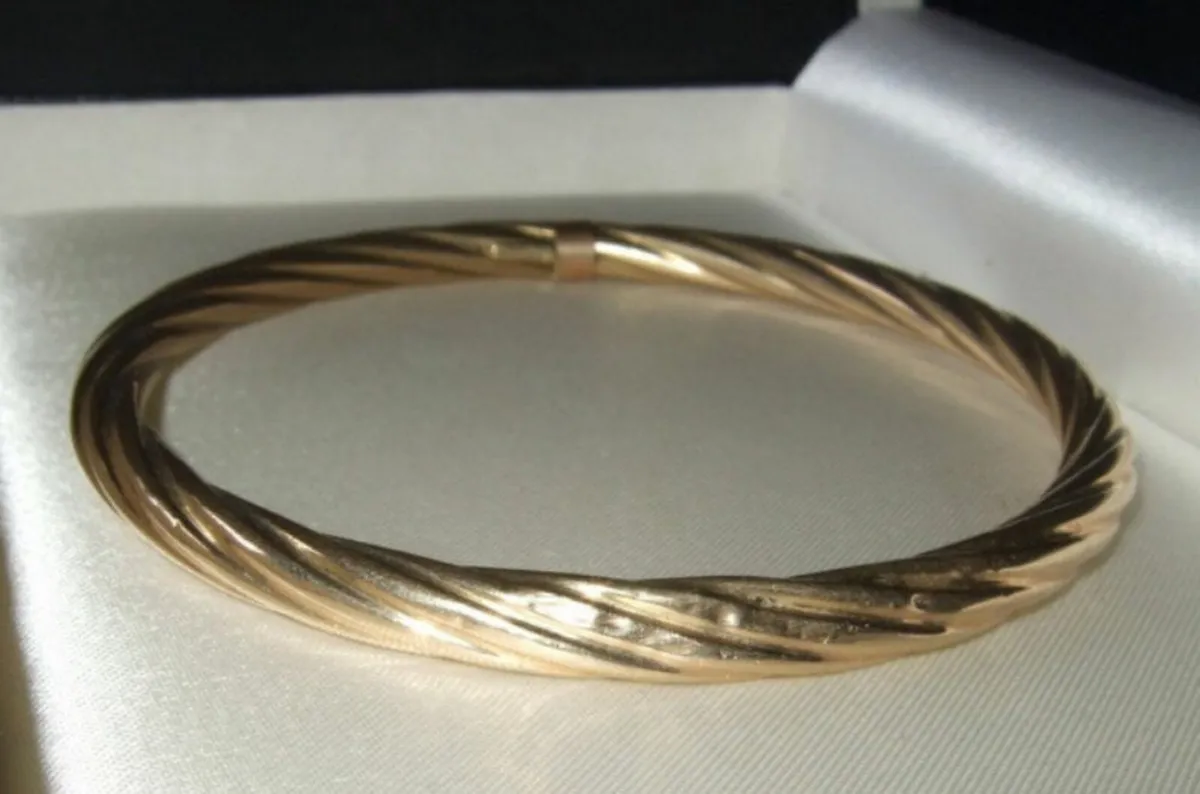 Vintage Hallmarked 9ct Gold Cable Bangle - Image 1