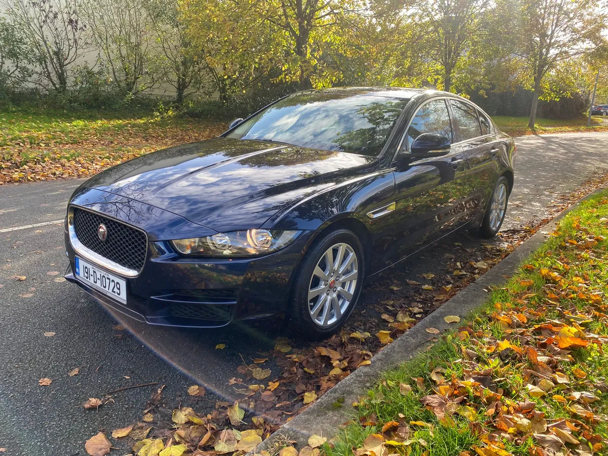 JAGUAR XE 2.0 PETROL PRESTIGE 250 BHP - Image 3