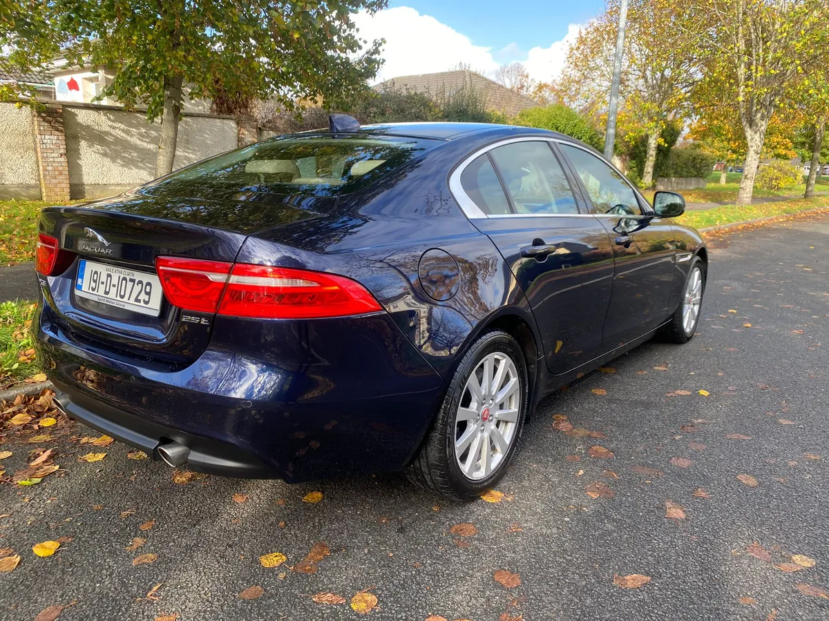 JAGUAR XE 2.0 PETROL PRESTIGE 250 BHP - Image 4