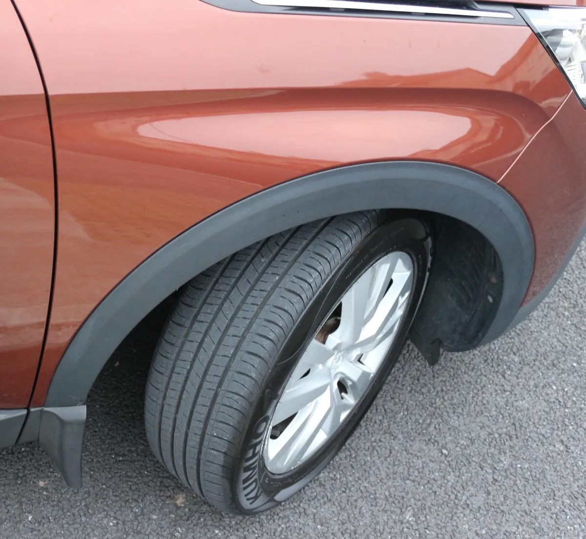 Peugeot 3008 ACTIVE 1.6 BLUE HDI 120 +Tow Bar - Image 3