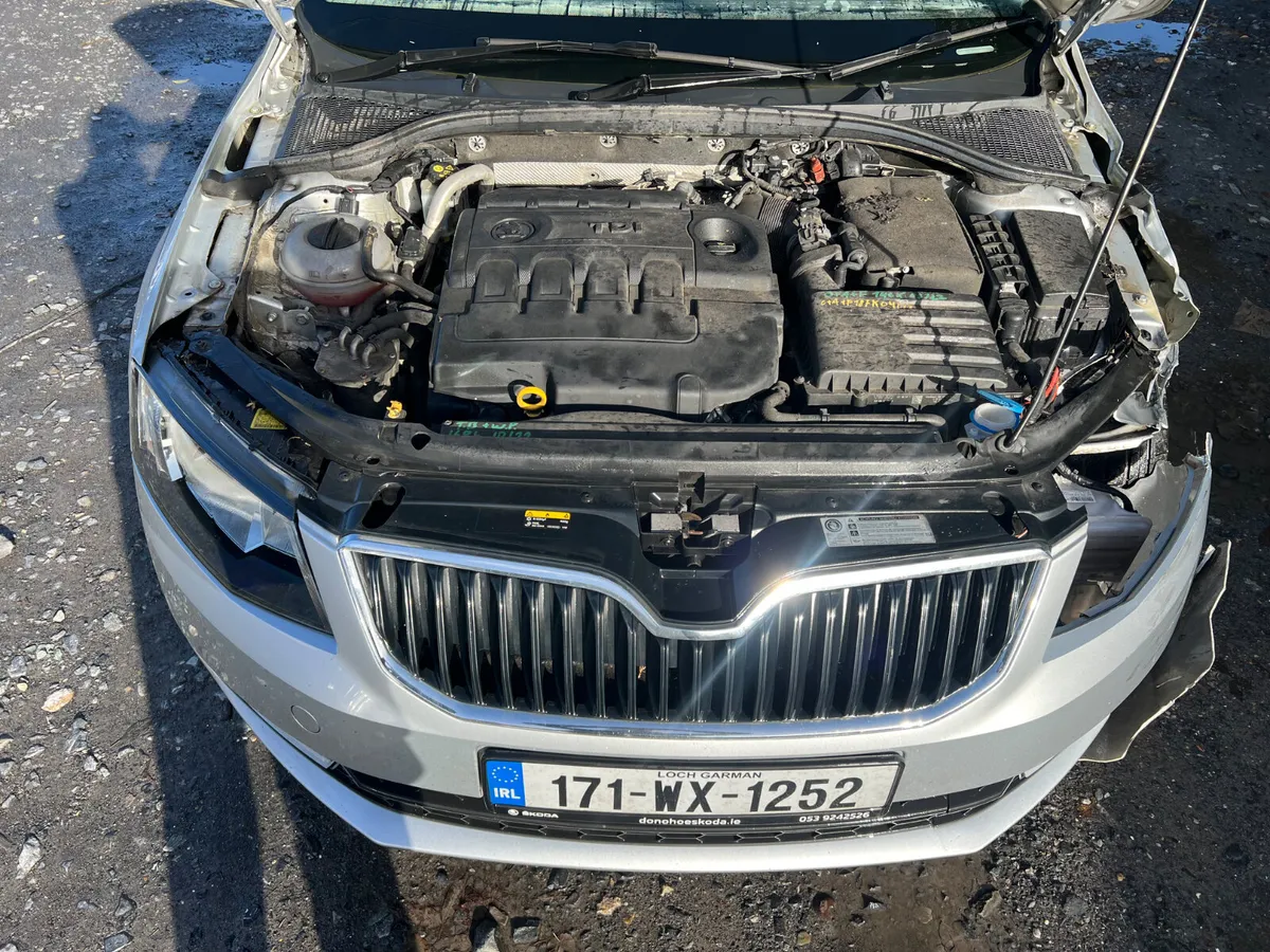 171 Skoda Octavia 1.6 Tdi driving - Image 4