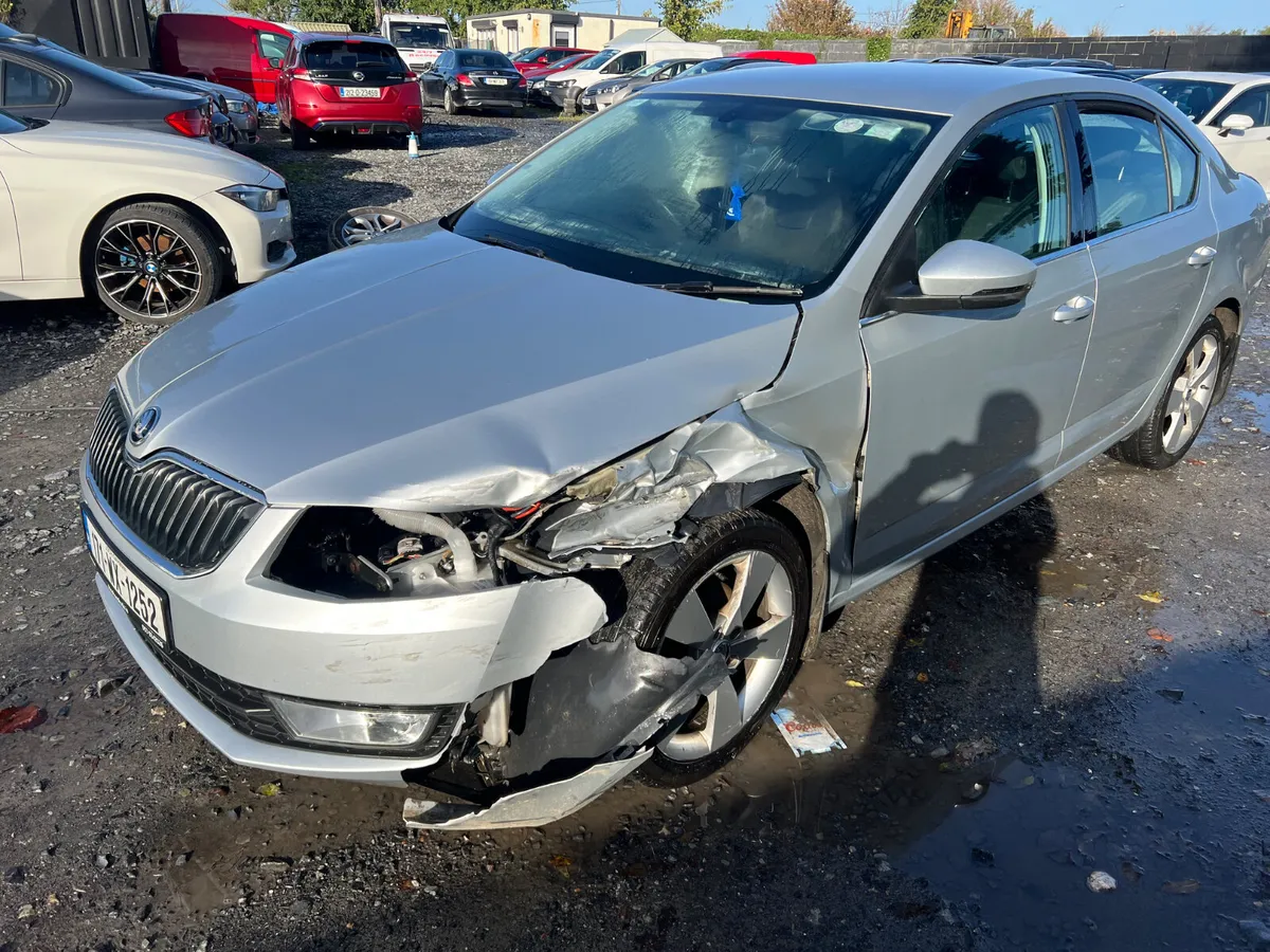 171 Skoda Octavia 1.6 Tdi driving - Image 2