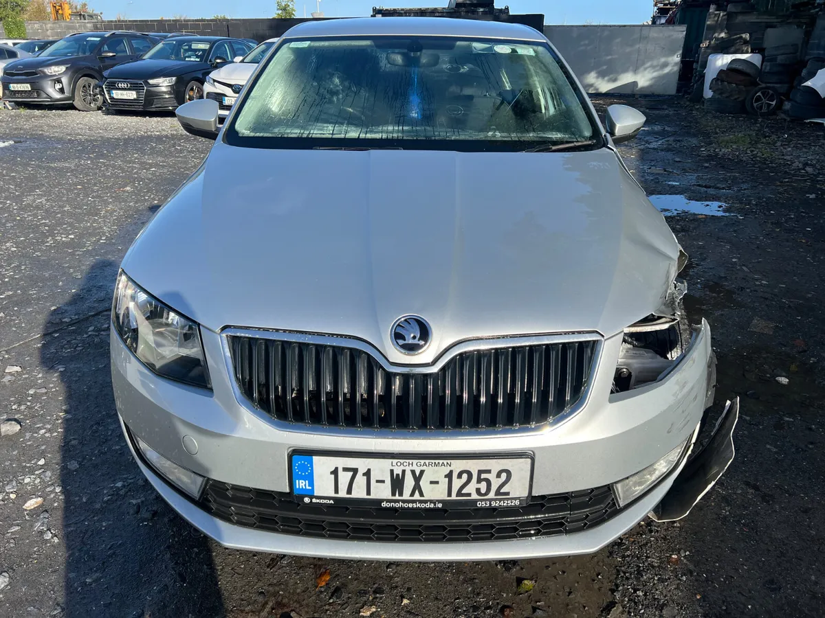 171 Skoda Octavia 1.6 Tdi driving - Image 3