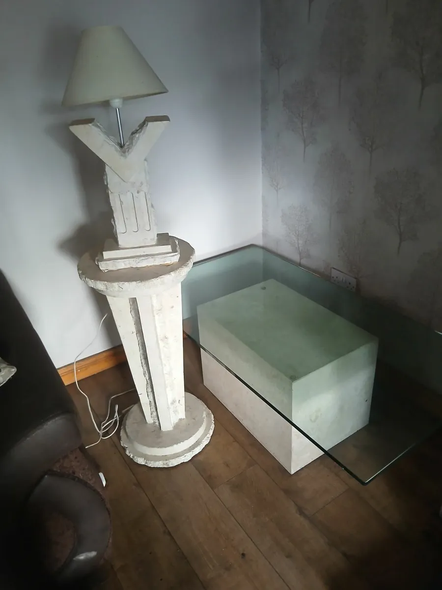 Coffee table and lamp - Image 1