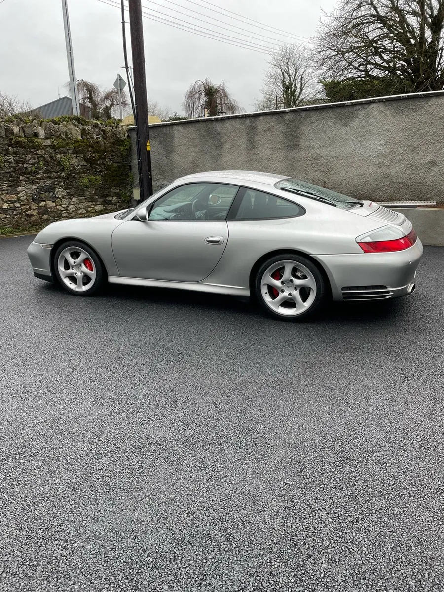 Porsche C4S 2002 Manual - Image 2