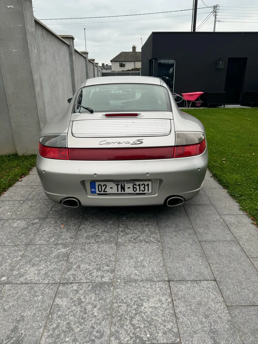 Porsche C4S 2002 Manual - Image 3