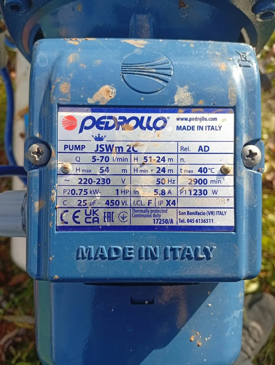 Well water pump - Image 1