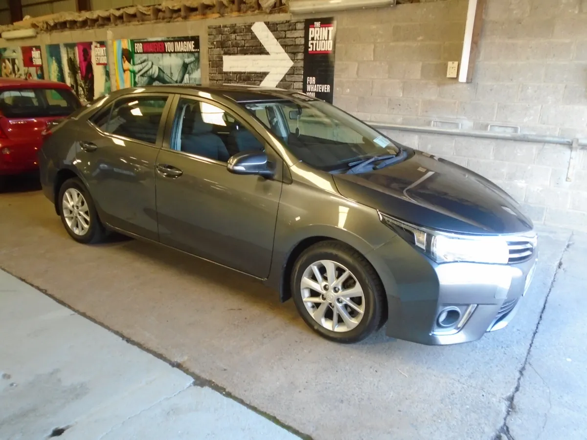 Toyota Corolla 2017 - Image 2