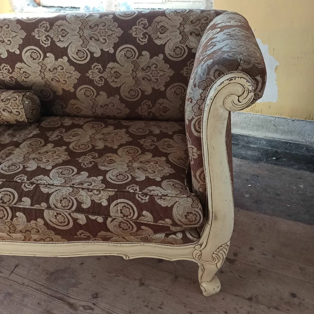 Large couch - Image 2