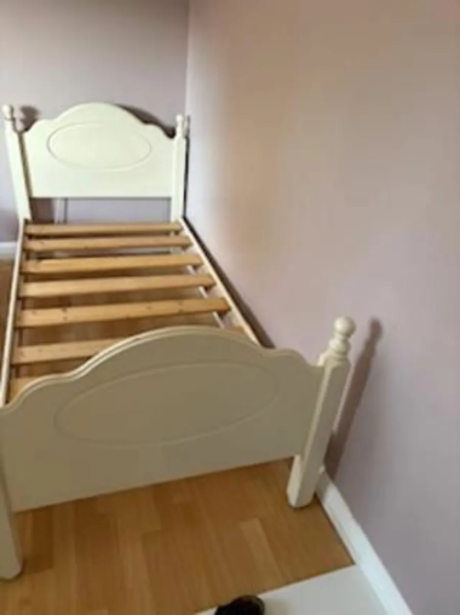 Single Bed - Image 3