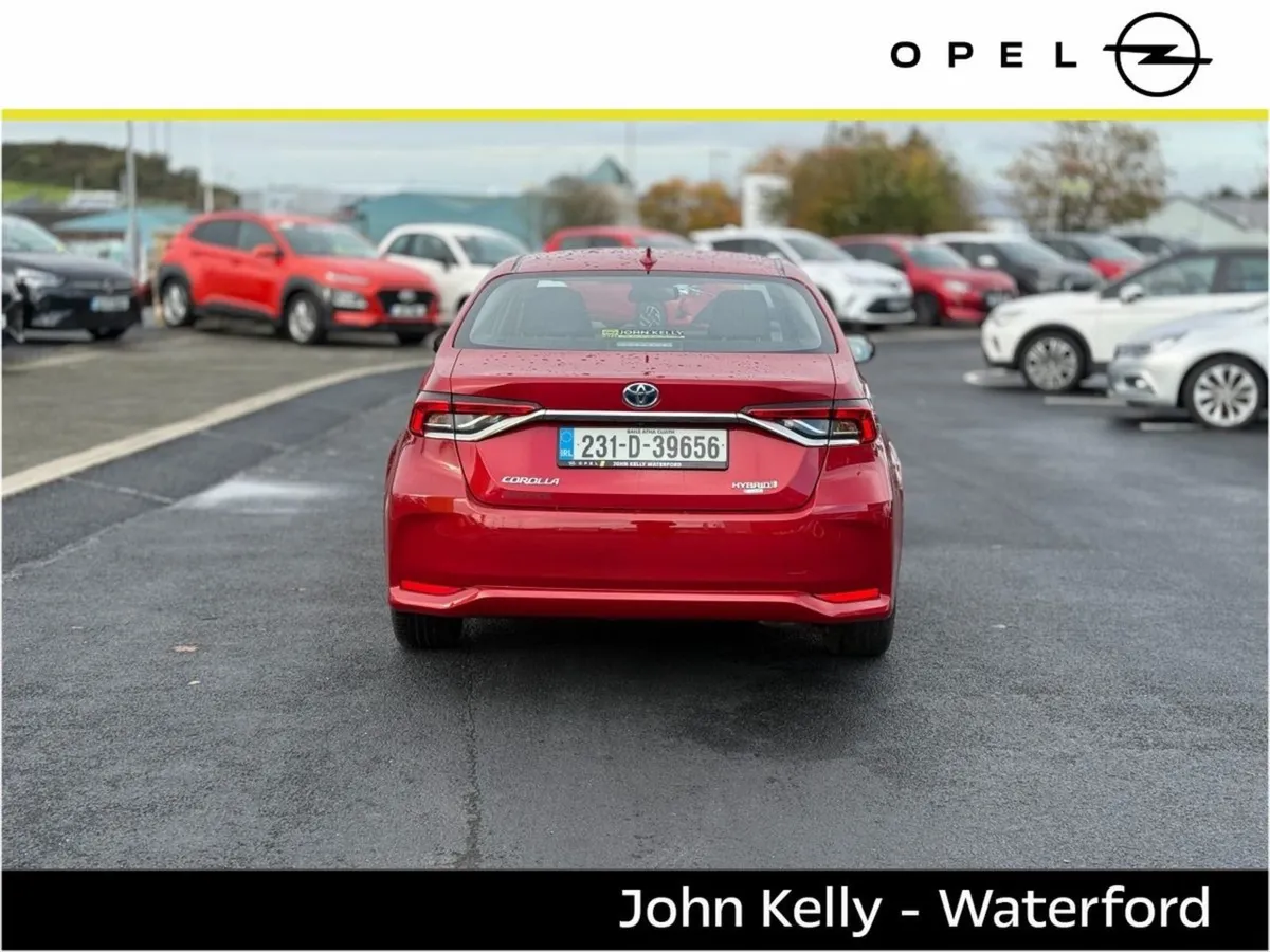 Toyota Corolla 1.8 Hybrid Luna Saloon - Image 4