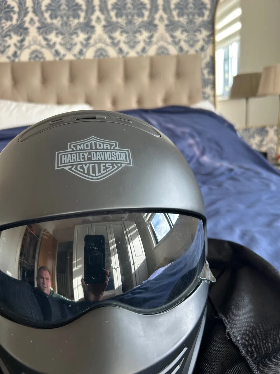 Motorcycle Helmet - Image 1