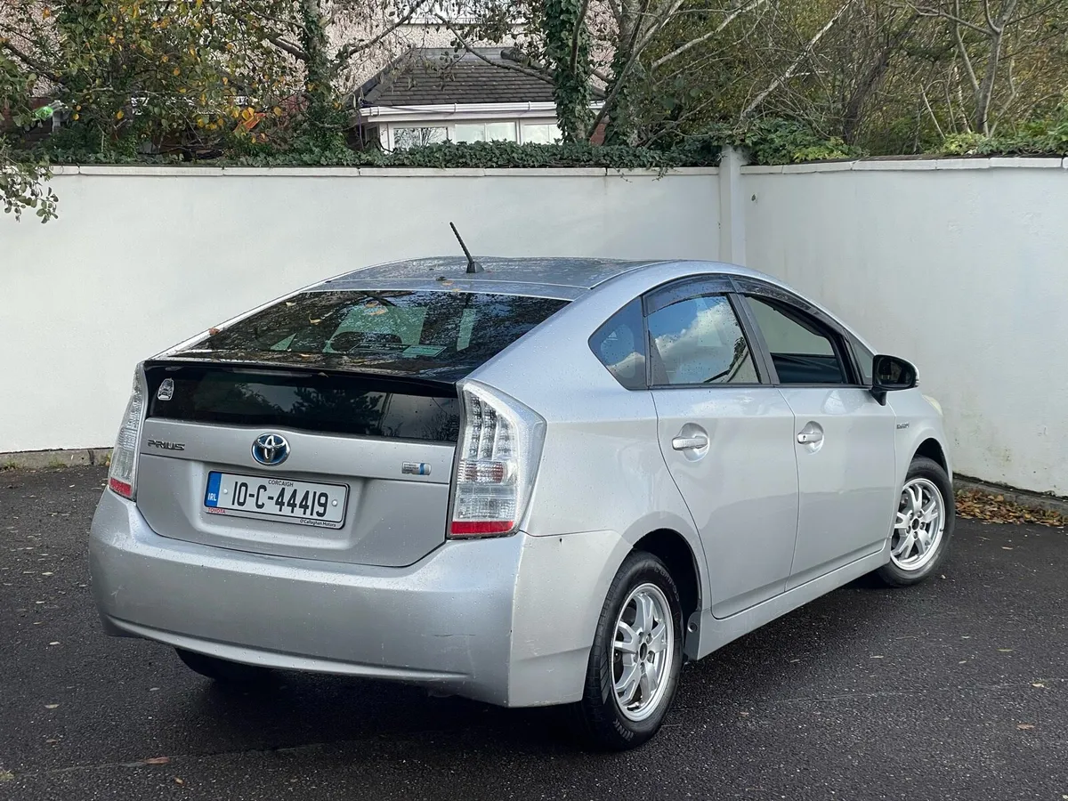 Toyota Prius *V LOW KILOMETRES* - Image 3