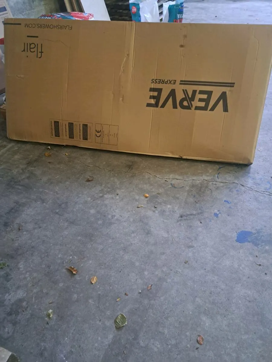 Side panel and shower door - Image 1