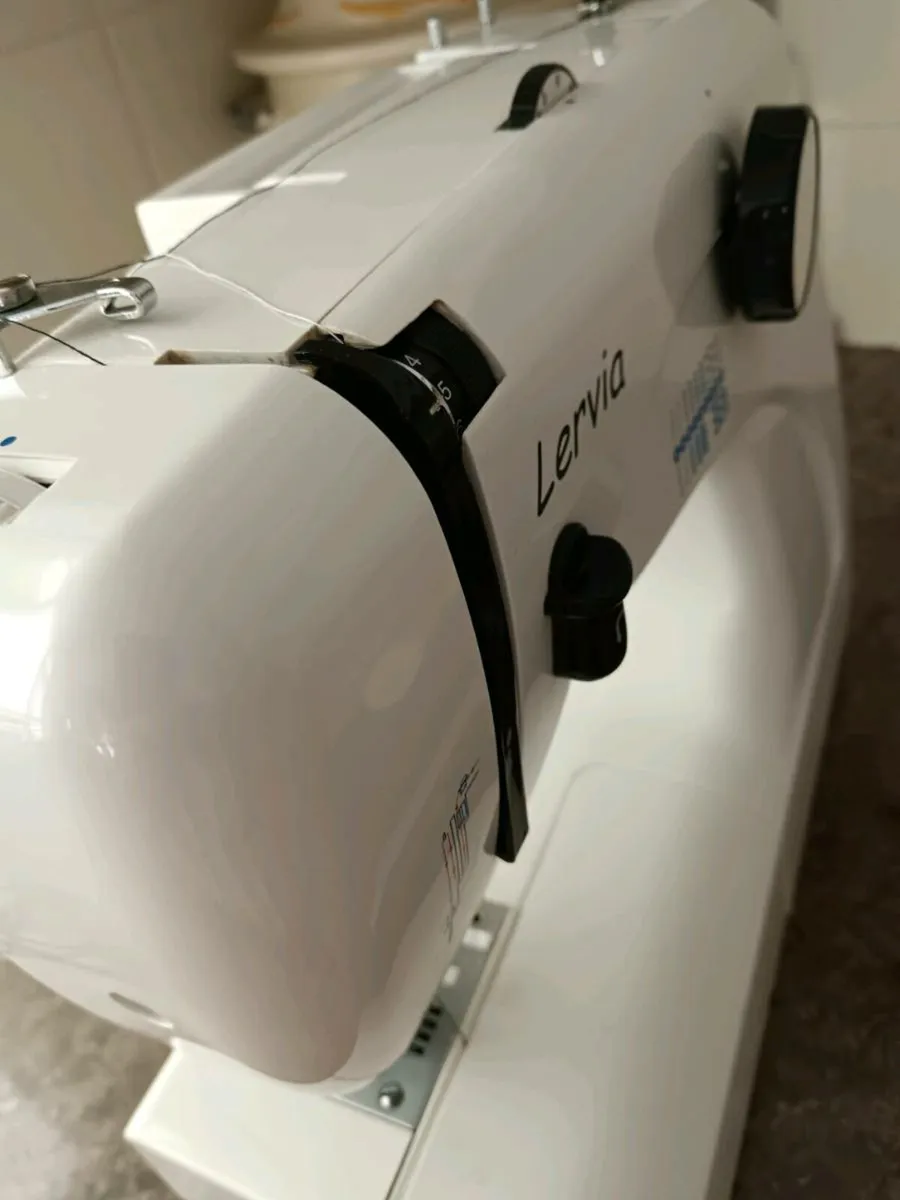 Sewing machine - Image 4