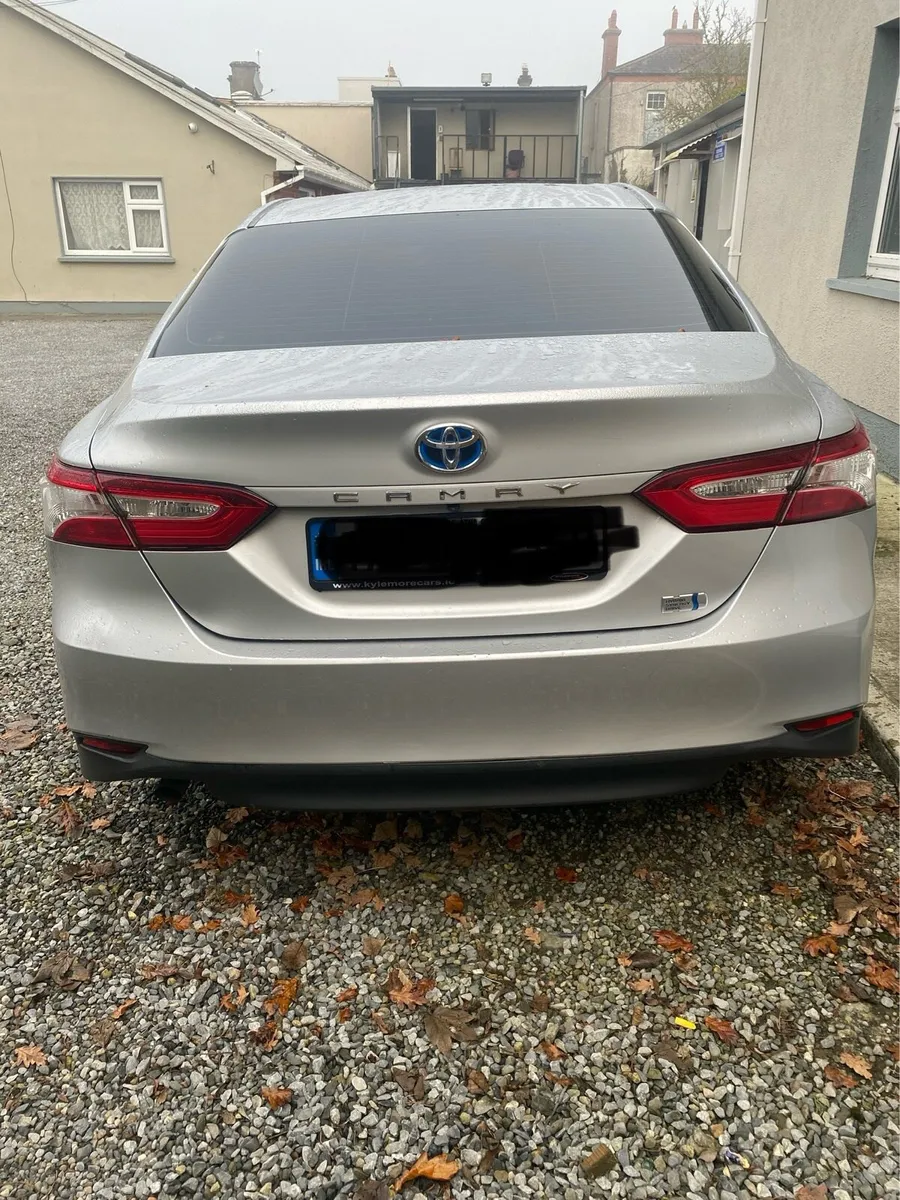 Toyota Camry 2017 - Image 2