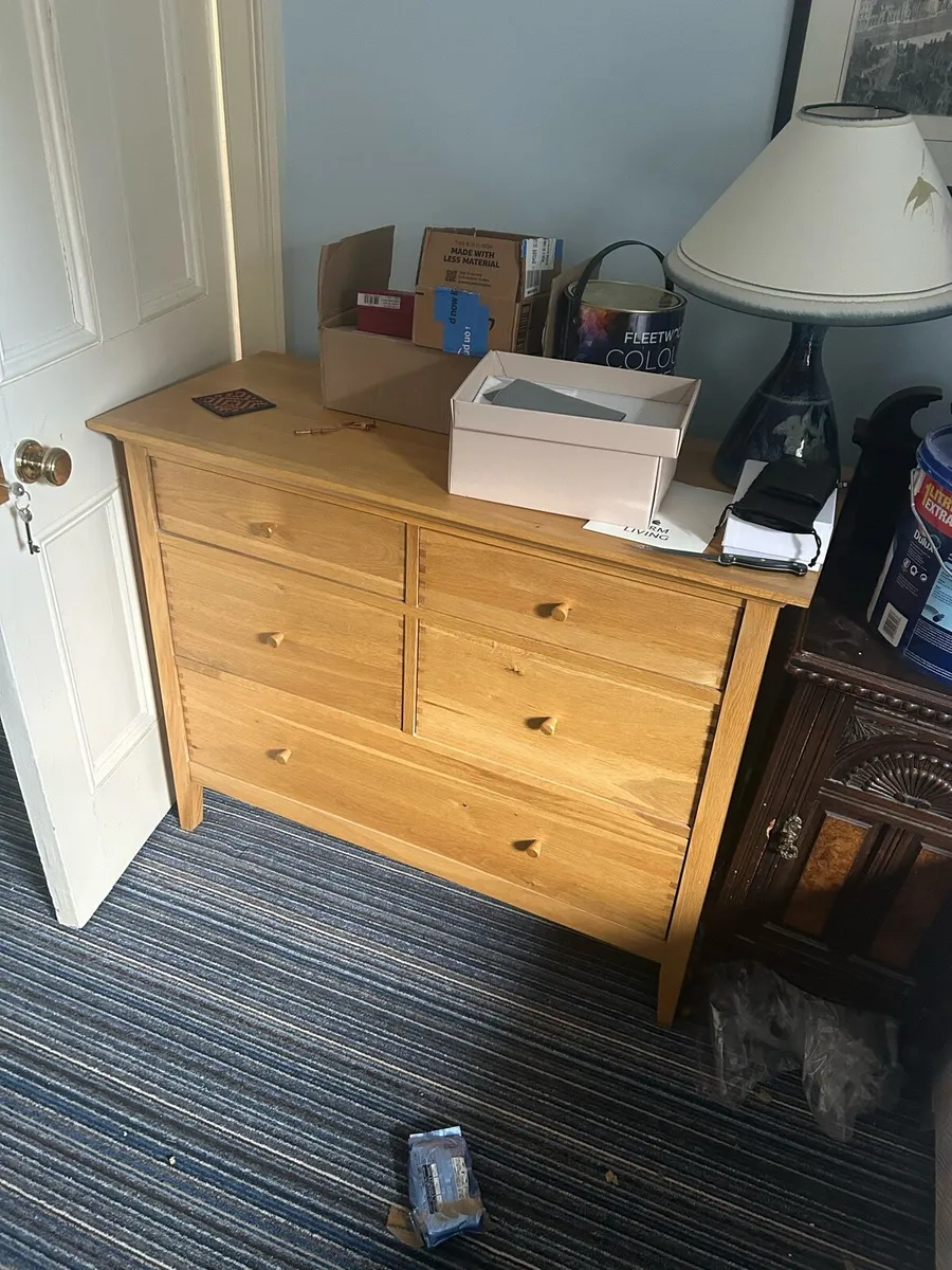 Chest of drawers