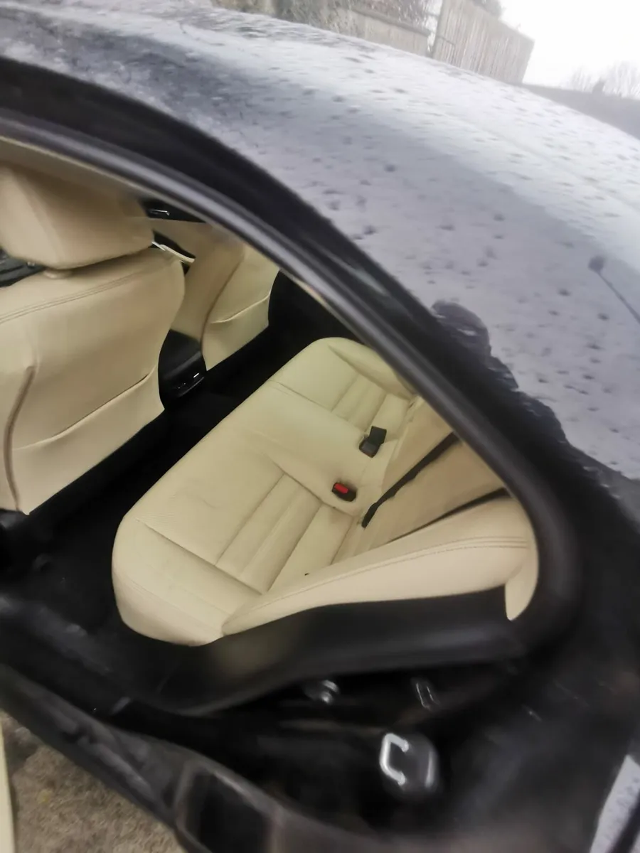 2016 lexus is300h - Image 3