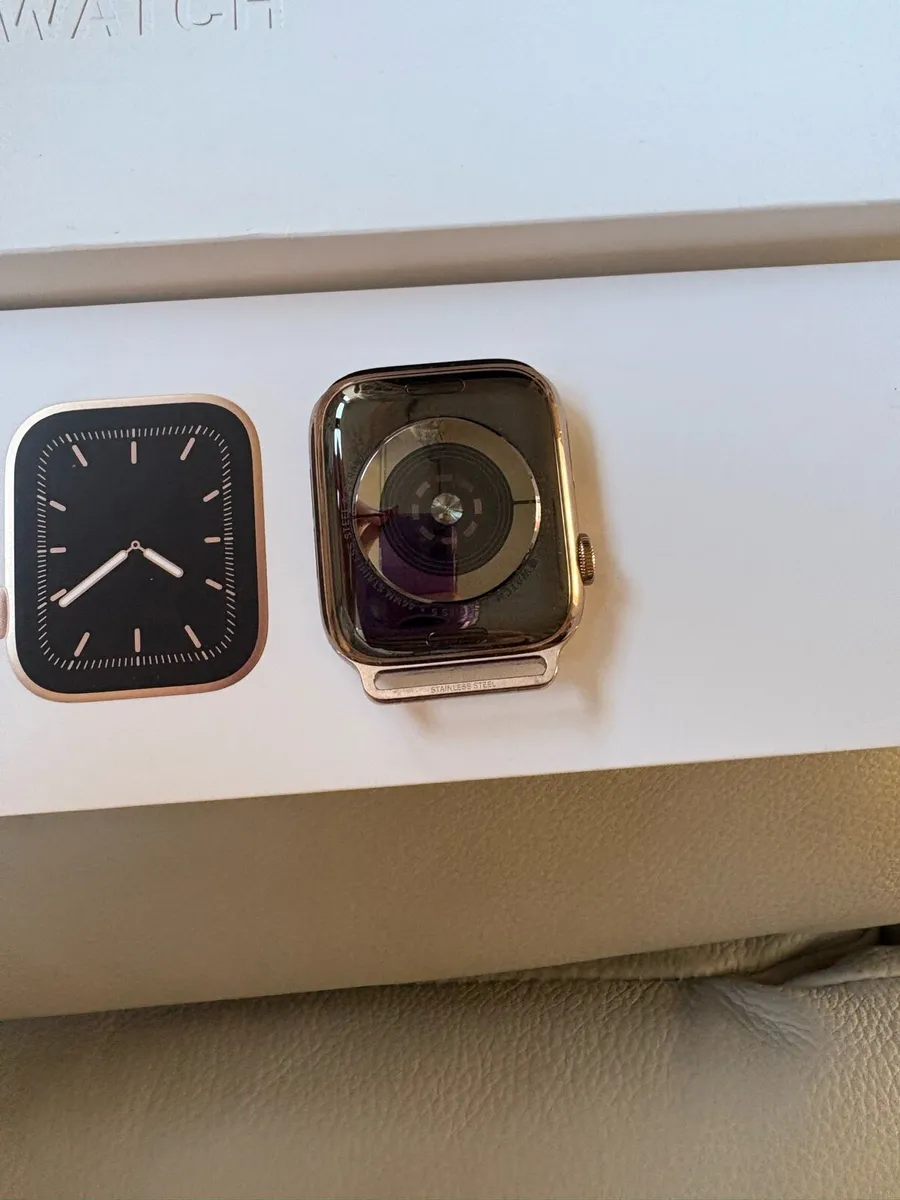 Apple Watch Series 5 - Image 2