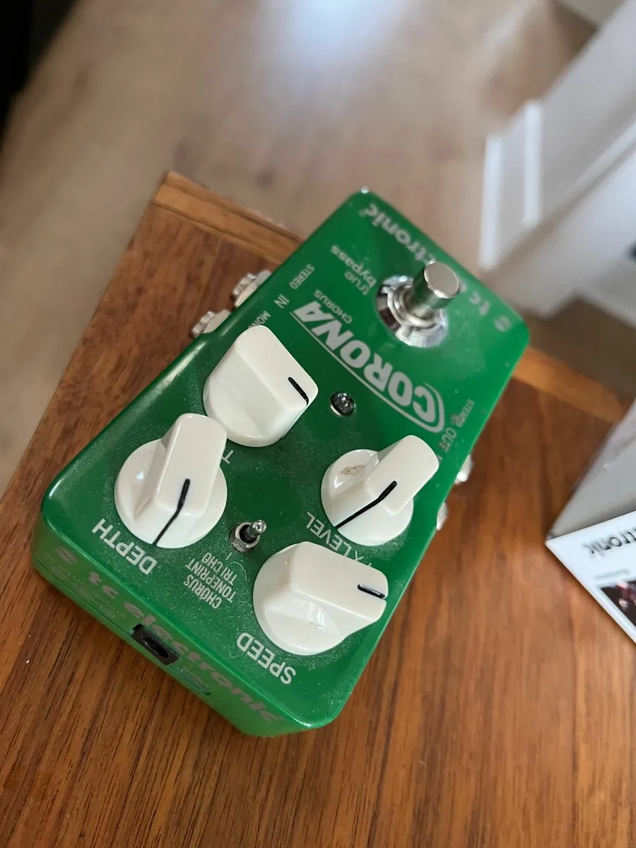TC Electronic Corona guitar chorus pedal - Image 2