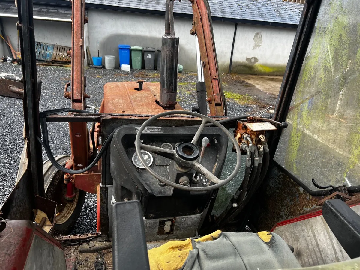 International 584 tractor for sale - Image 2