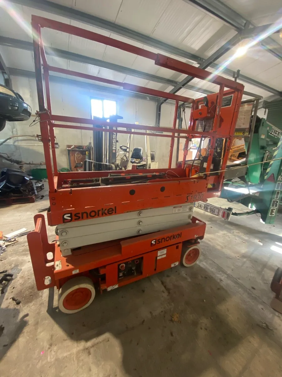 Snorkel scissor lift - Image 3