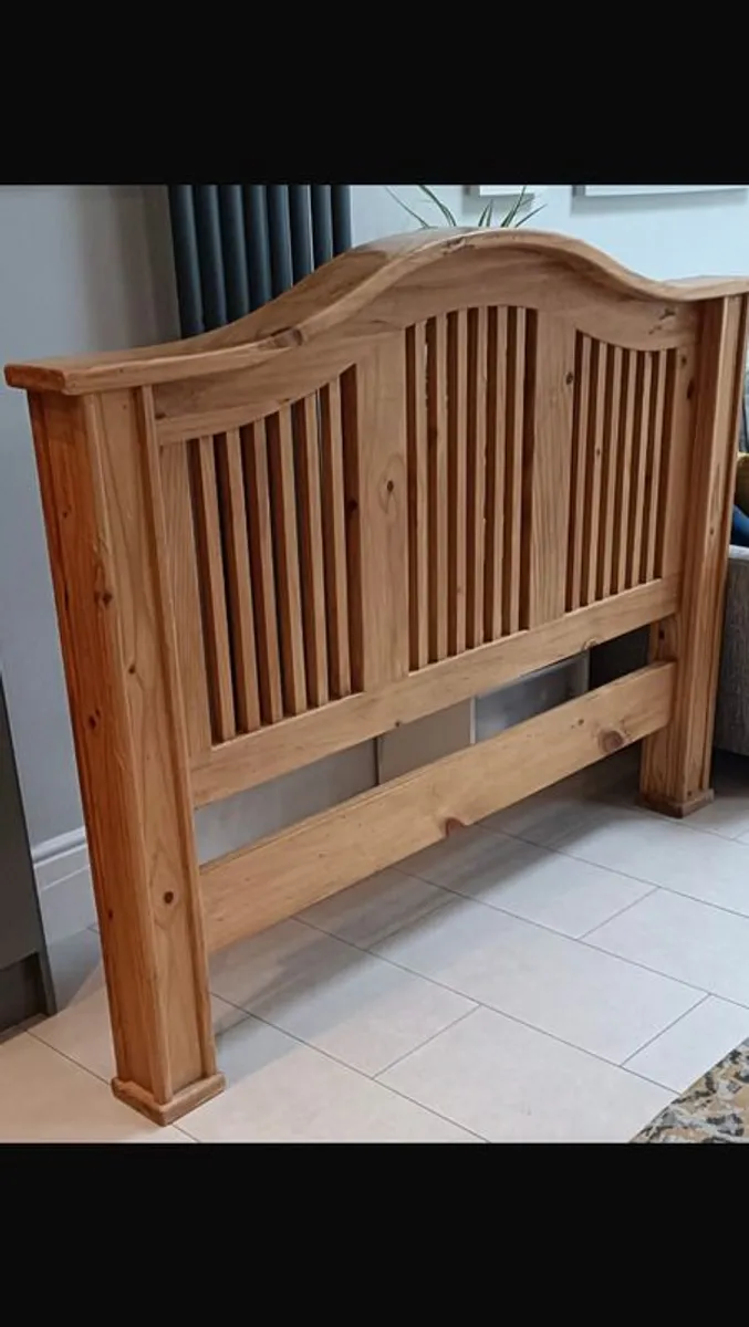 King size bed - Image 1