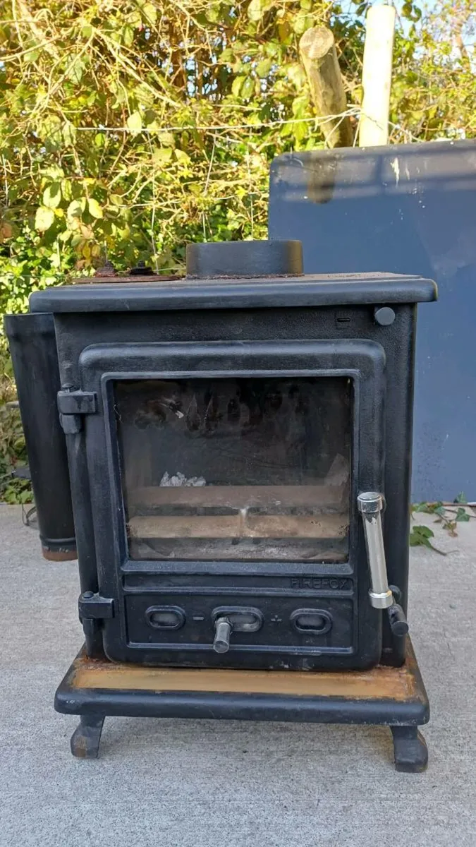 Solid fuel stove - Image 1