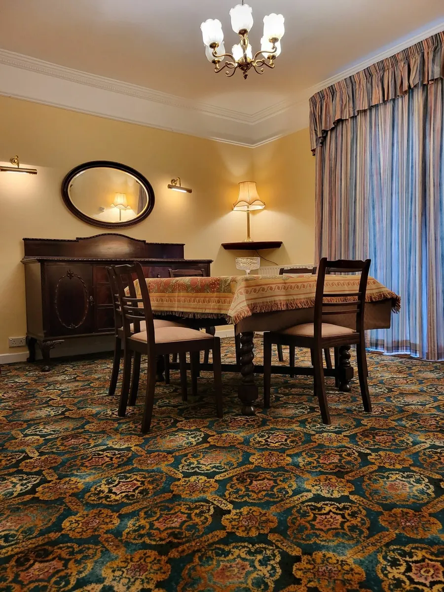 Dining table - Image 3