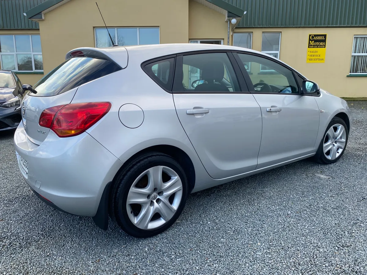 Clean 5 dr Astra  1.3 Diesel - Image 2