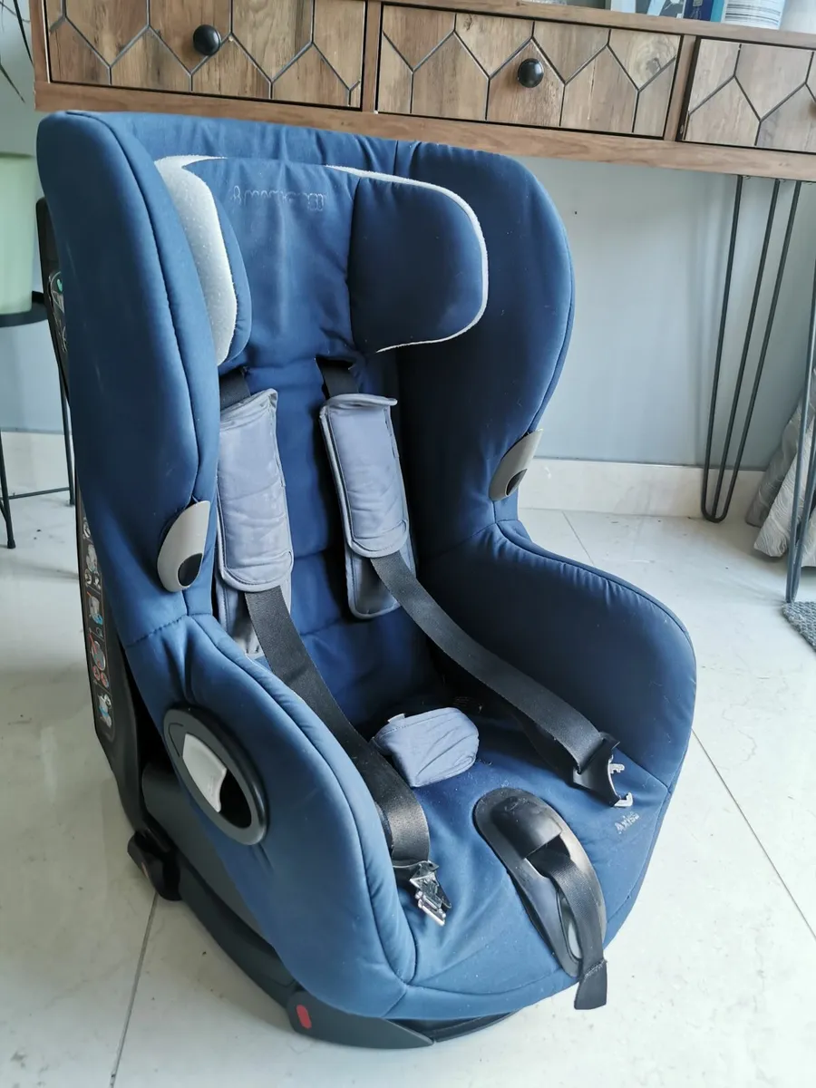 Maxi-Cosy AxissFix Isofix Swivel Car Seat - Image 1