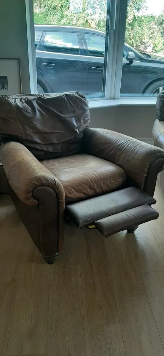 FREE leather Suite - Image 2