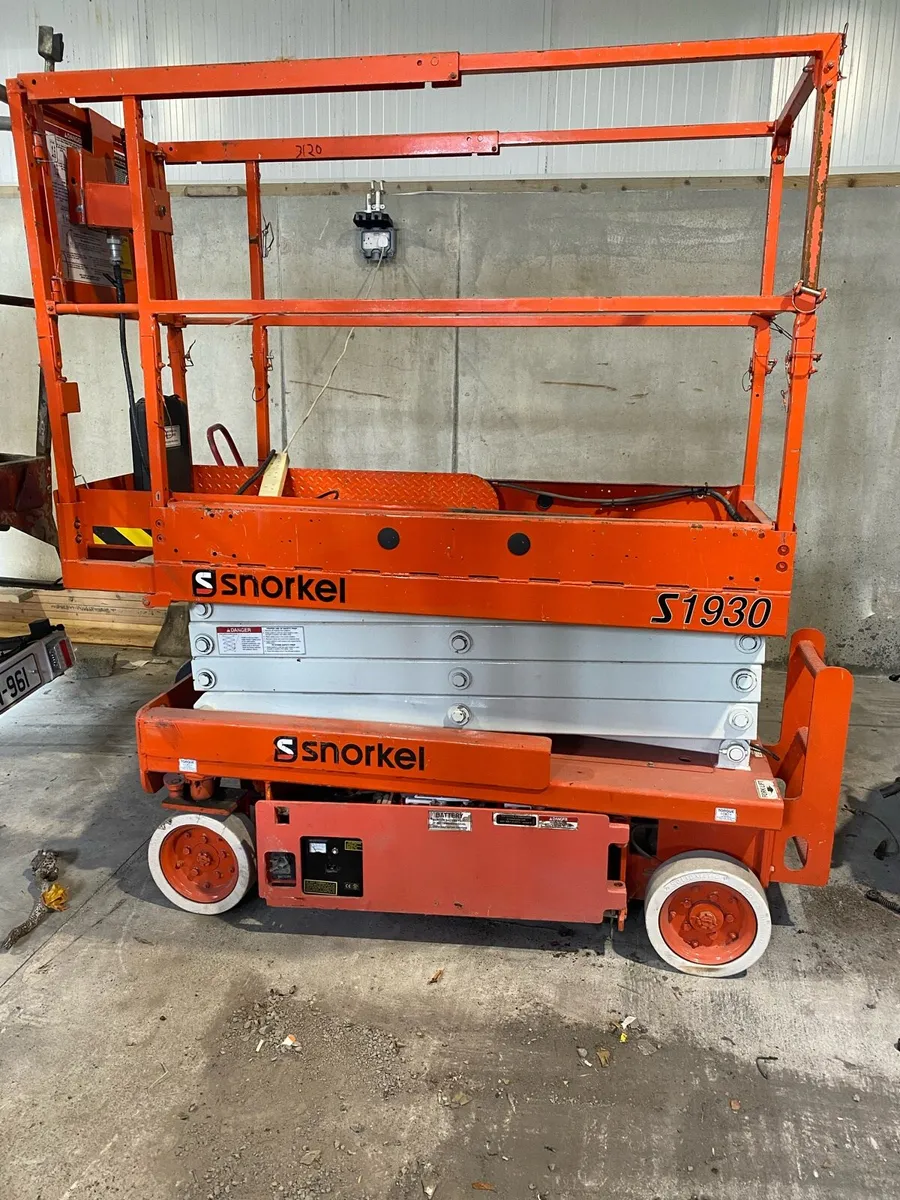 Snorkel scissor lift - Image 1