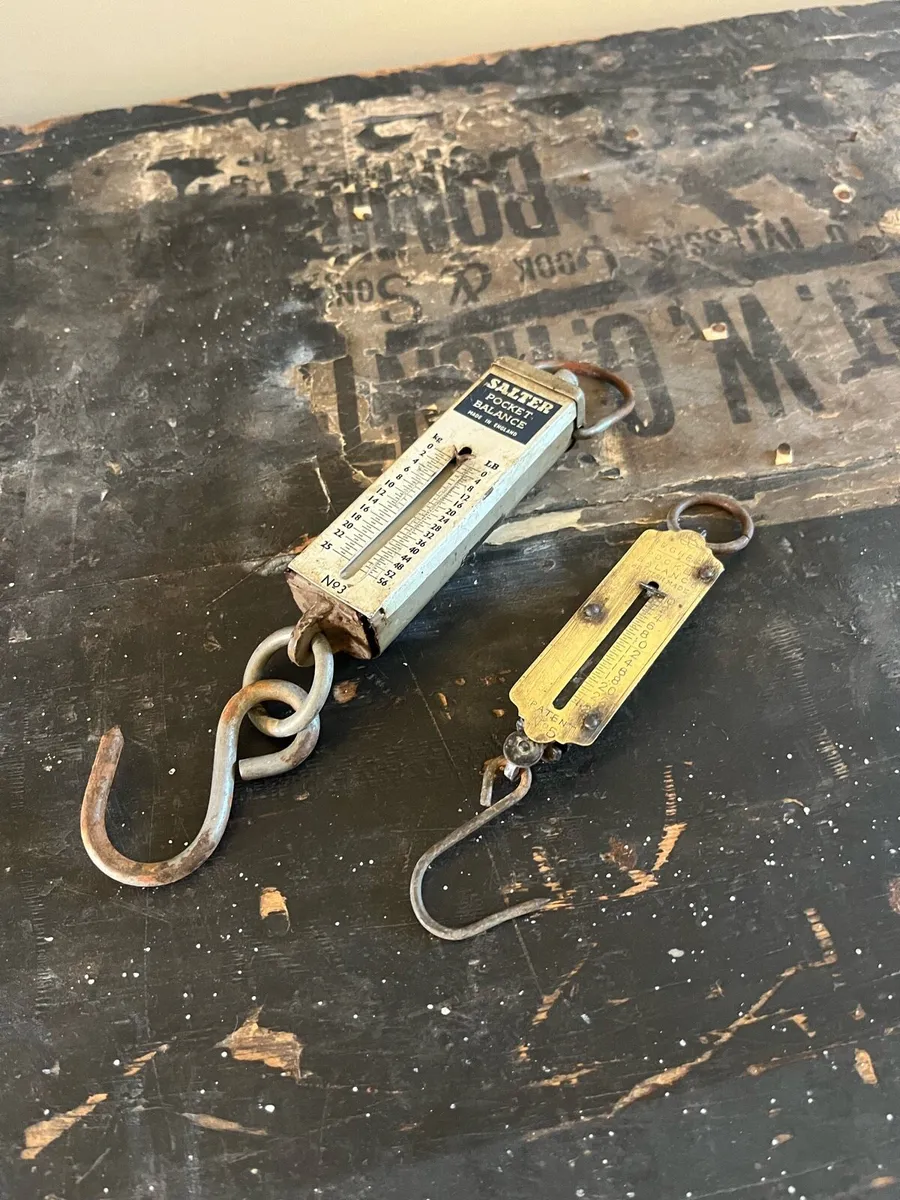 Vintage Pocket Weighing Scales - Image 2