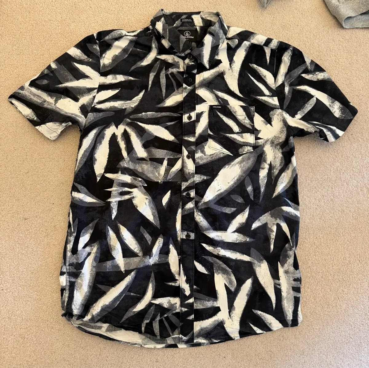 Volcom Men’s shirt - Image 1