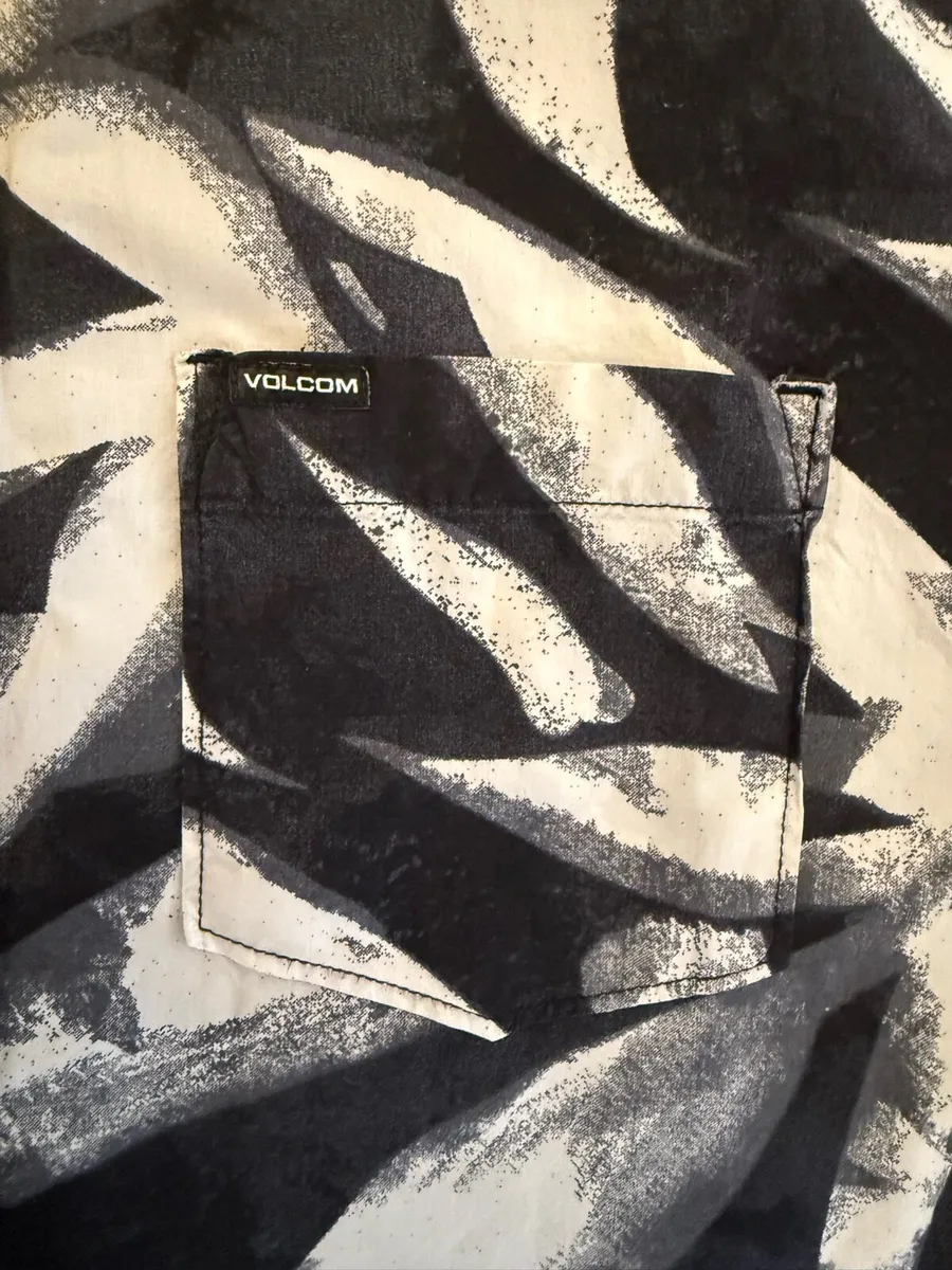 Volcom Men’s shirt - Image 3