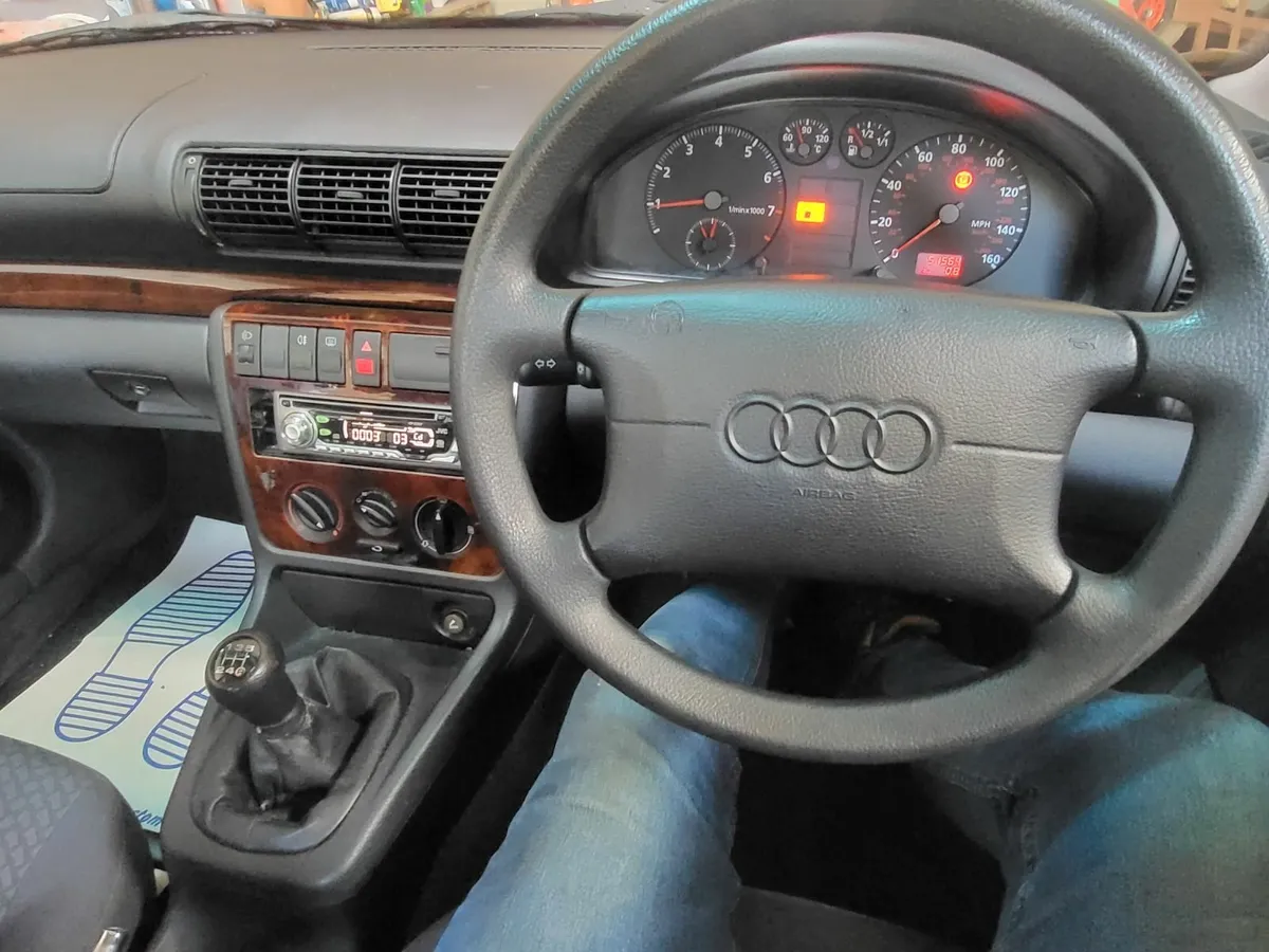 Audi A4 1997 - Image 2