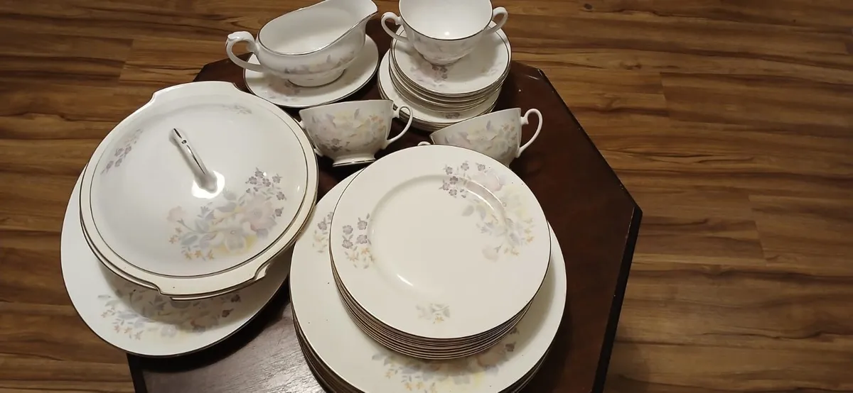 Silver Dawn Dinner Service - Image 1