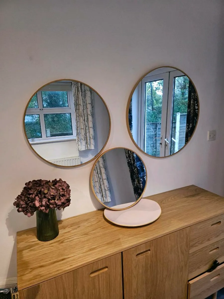 3 Mirrors - Image 2