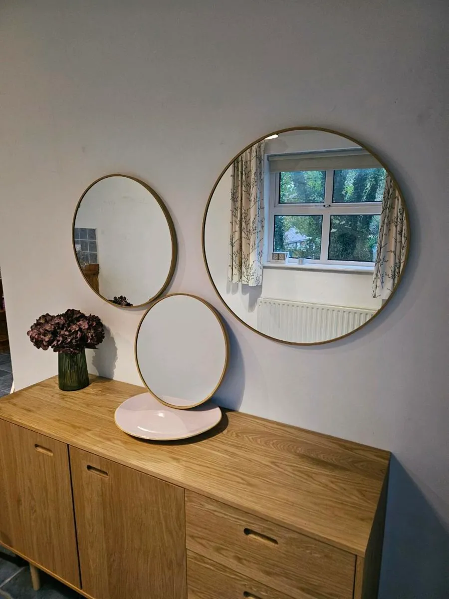 3 Mirrors - Image 4