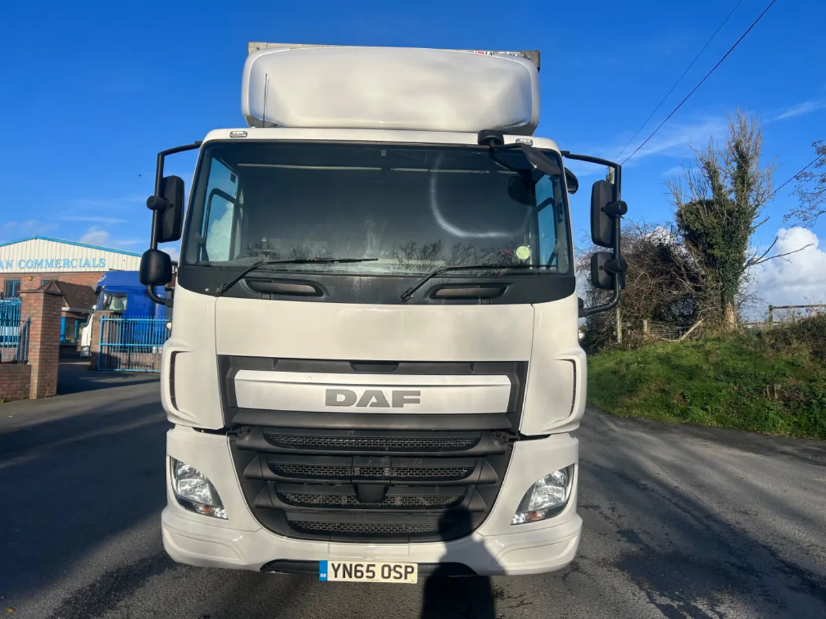 2015 Daf cf 6x2 Curtainsider with Moffett kit - Image 2