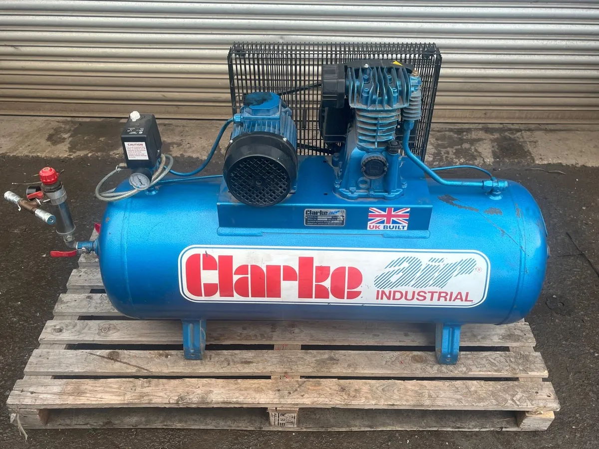 Air compressor - Image 1