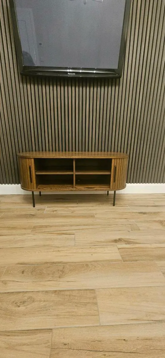 Like new mirror lamp and cabinet - Image 3